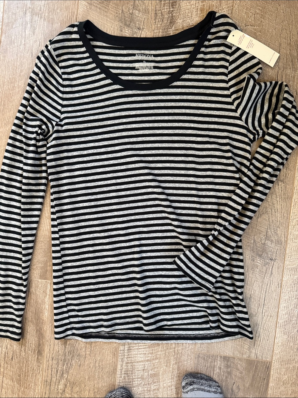 Merona Black & Gray Striped Long Sleeve Scoop Neck Tee
